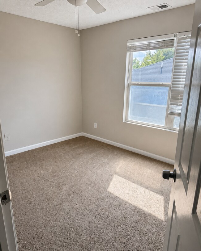 Foto del edificio - 7302 Waldrop Pl