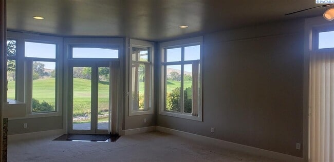 Building Photo - Golf Course Frontage Single Level Condo