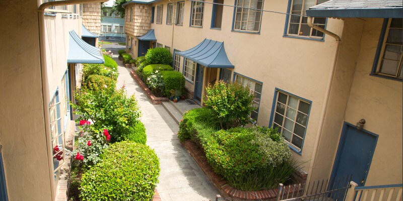 Primary Photo - Kenwood Apartments 2426