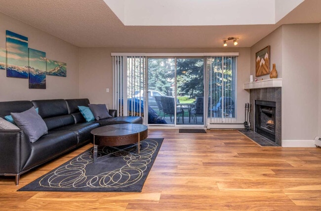 Building Photo - 122-122 Village Heights SW