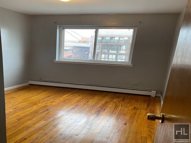 Building Photo - Great Three Bedroom Two Bath Woodside,NY