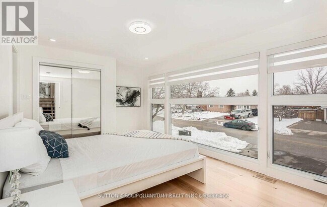 Photo du bâtiment - 1222 Montclair Dr