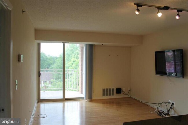 Foto del edificio - 7500 Woodmont Ave