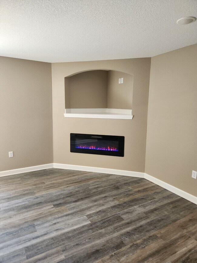 LIVING ROOM FIREPLACE - 1213 Pebblecreek Dr