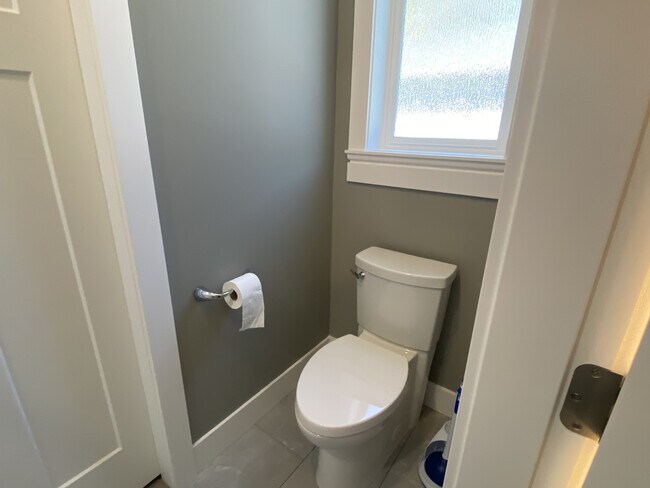 Photo du bâtiment - 1801 Hallen Ave