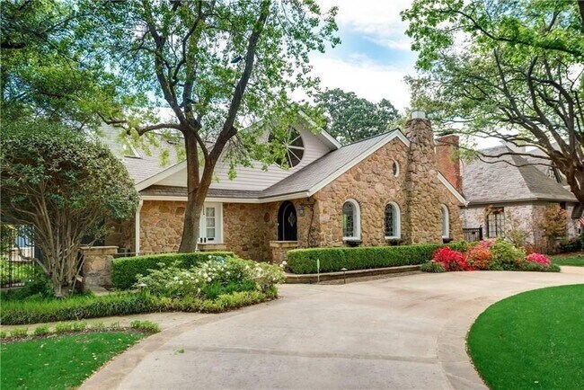 Foto del edificio - 4505 Edmondson Ave