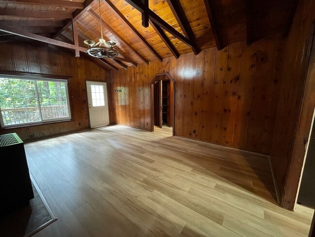 Building Photo - 1045 Sq. Ft. Private Two Bedroom One Bath ...