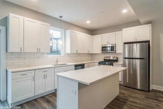 Foto del edificio - 4350 W Belmont Ave