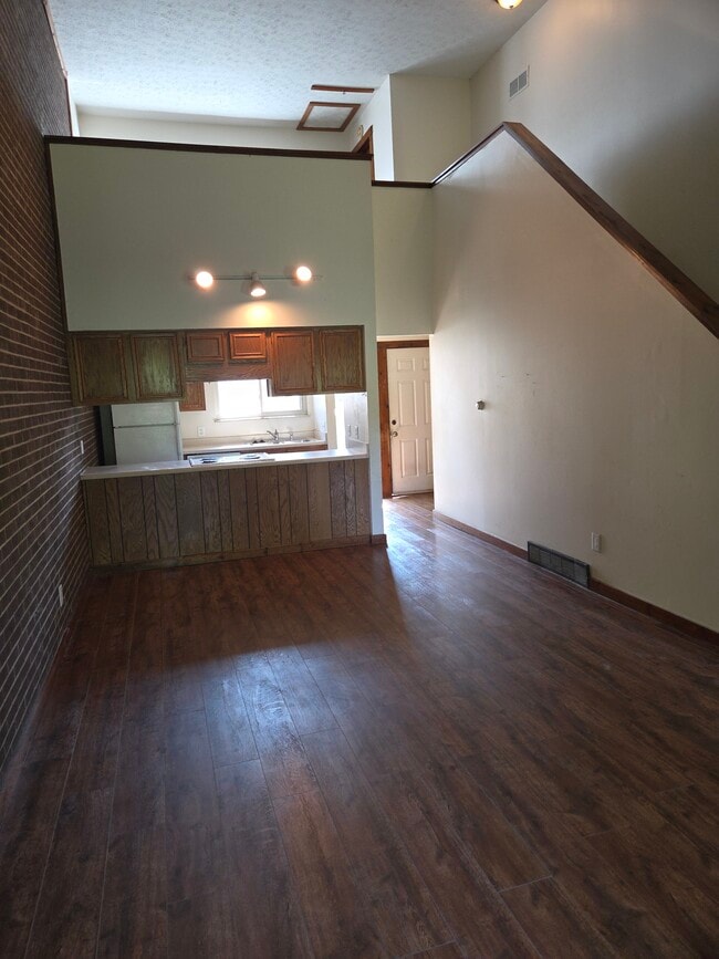 Building Photo - 6385 Chippenhook Ct