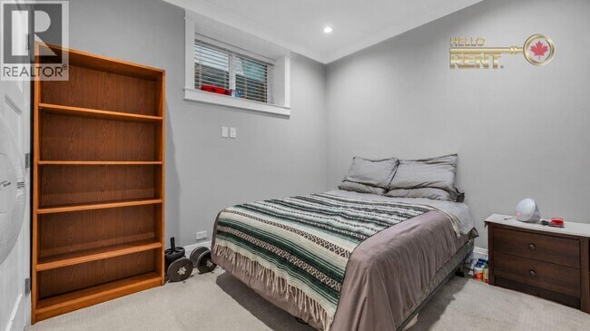 Photo du bâtiment - BASEMENT SUITE-4217 W 16TH AVENUE