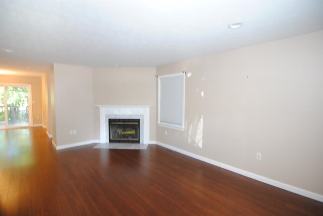 Building Photo - 77 Cadogan Way