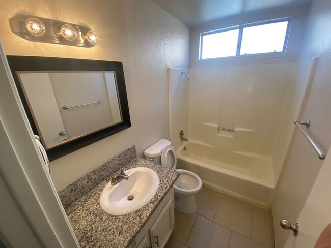 Foto del edificio - COZY HOME! APPLY NOW!