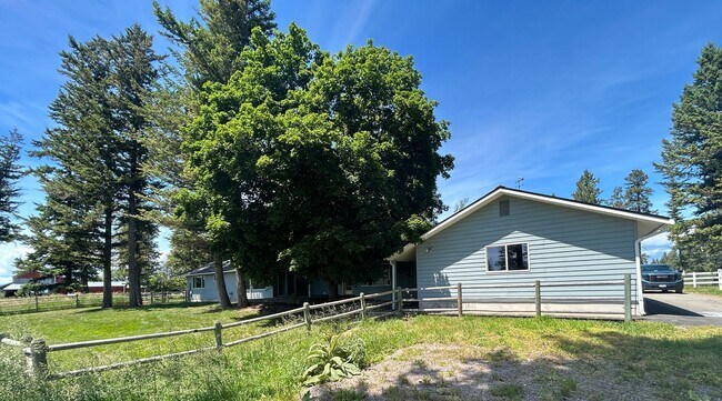 Foto del edificio - ~5 bedroom in a Picturesque Country Setting~