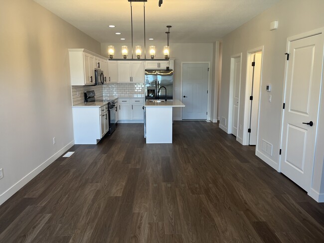 Building Photo - 2432 Roycroft Aly