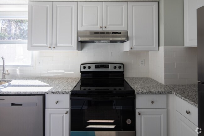 2 habitaciones, 1 baño - 850 pies cuadrados - Cocina - Chancellor Square