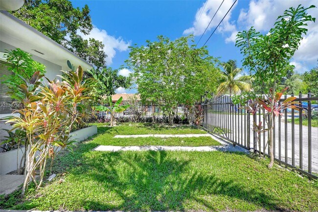 Foto del edificio - 6432 NE 1st Ct