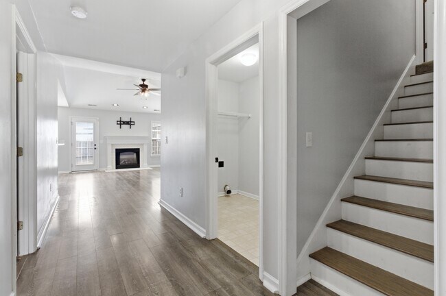 Building Photo - 127 Bermuda View