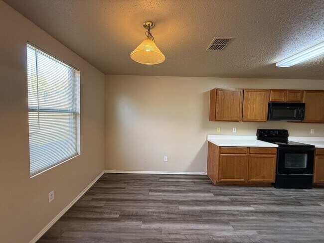 Foto del edificio - 3625 Clydesdale Dr