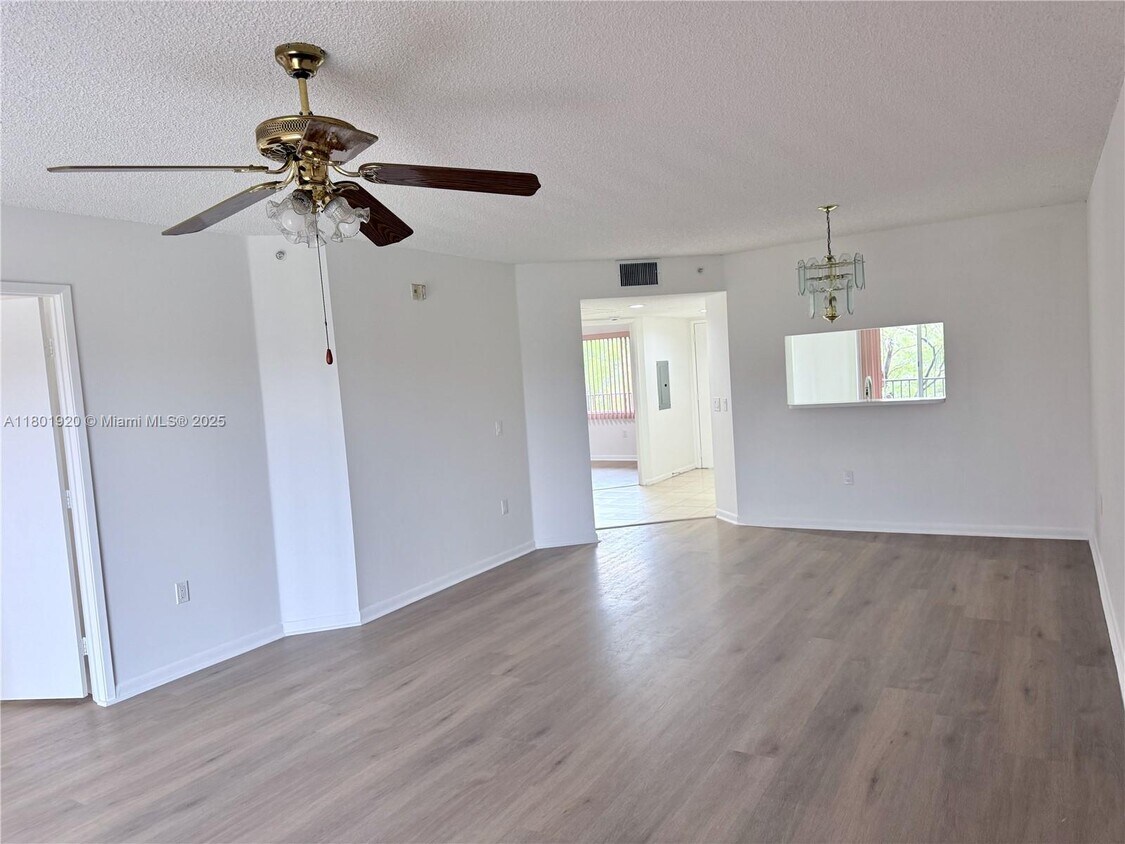 Foto principal - 12650 SW 15th St