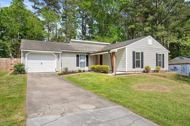 Building Photo - Charming Home Near Northeast Creek Park