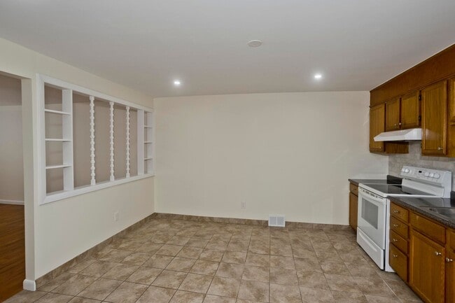 Building Photo - 181 State St