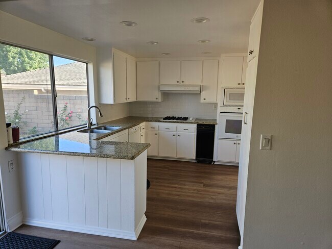 Foto del edificio - 2525 N Linwood Ave