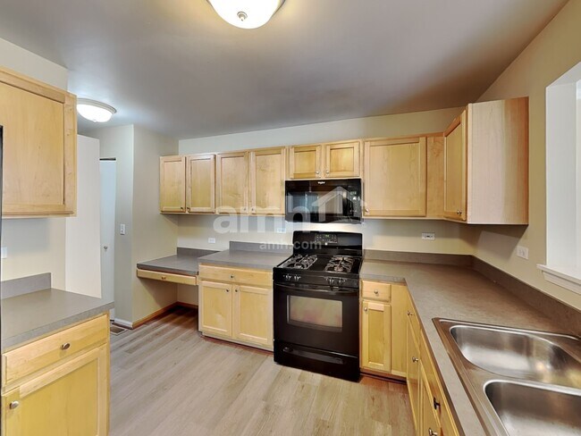 Foto del edificio - 810 Wedgewood Cir