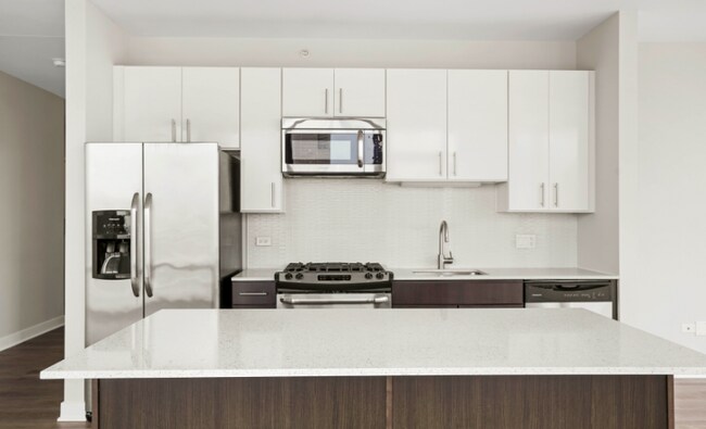 Photo - 711 W Adams St (Chicago, IL) Apartment