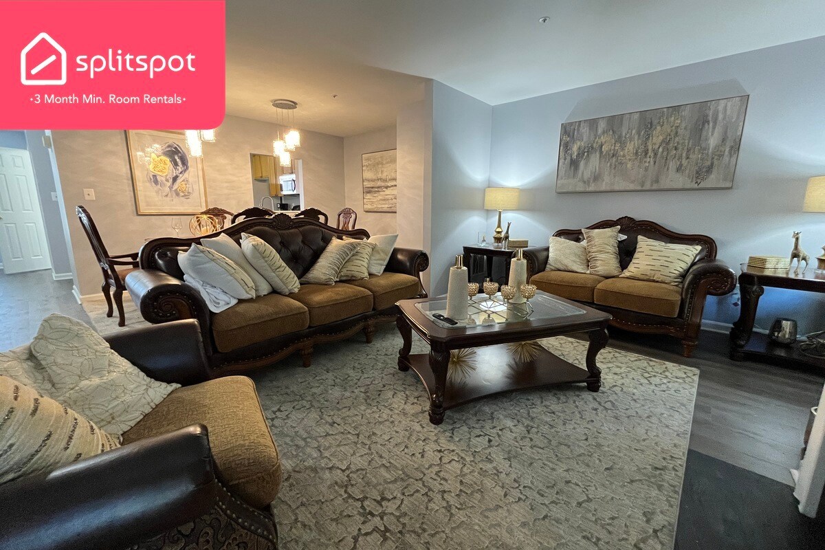 Private room in 3 bedroom College Park Apa... Room for Rent in