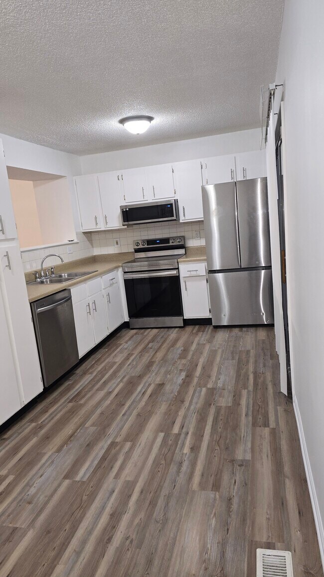 Foto del edificio - 5179 Springdale Blvd