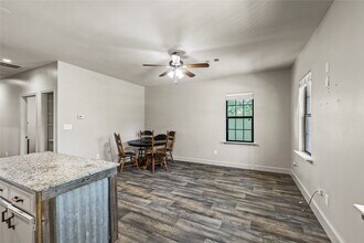 Building Photo - 10423 Deer Lake Lodge Rd