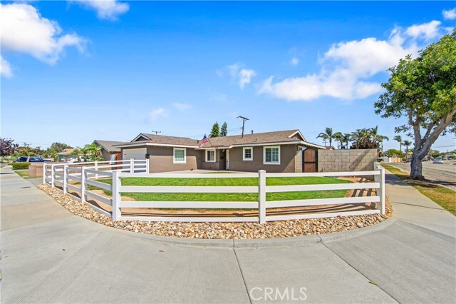Building Photo - 5892 Meadowlark Dr