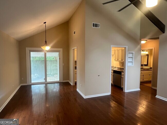 Building Photo - 312 Hummingbird Cir
