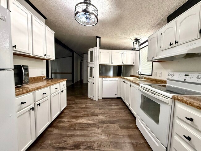 Foto del edificio - 1202 Meadow View Rd