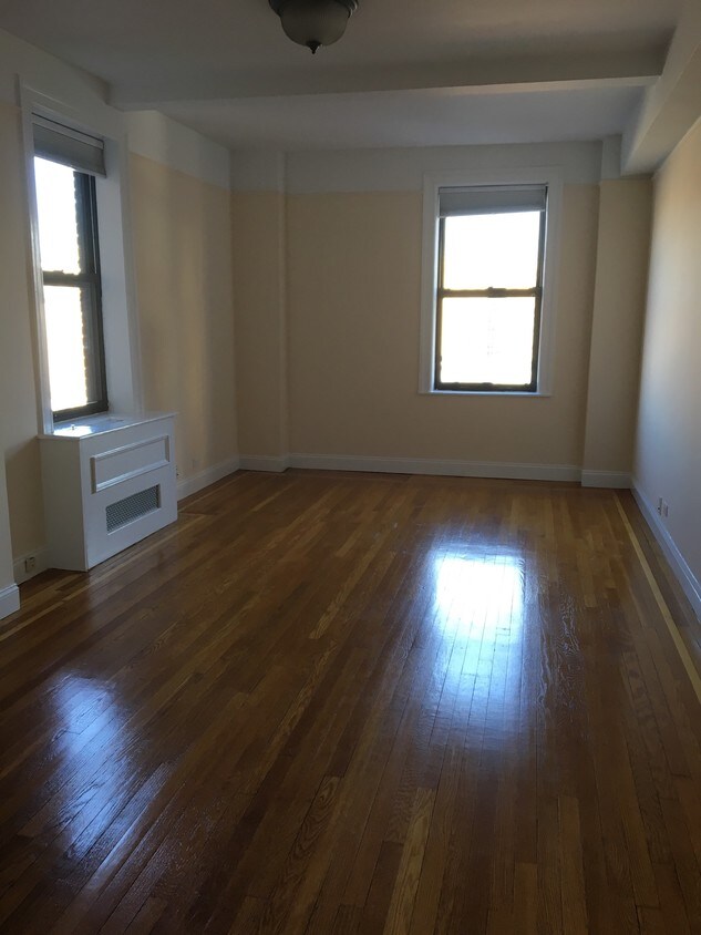 Main Room - 21 W 73rd St