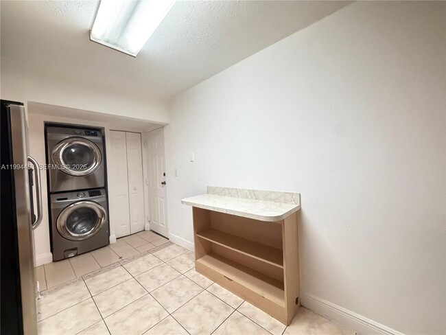 Foto del edificio - 10000 NW 80th Ct