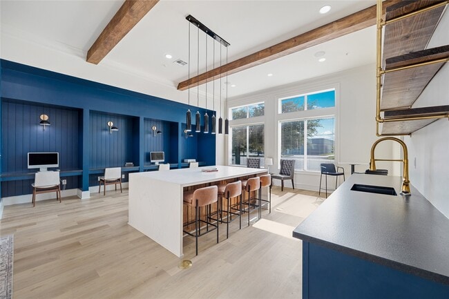 Building Photo - 11925 Jones Rd