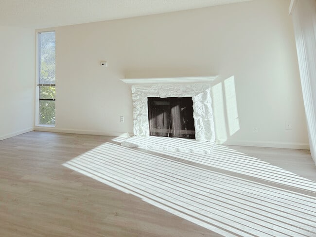 Living - Garden Court Apartments