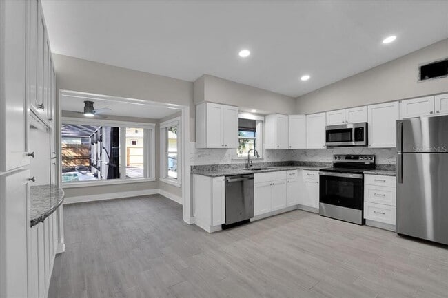 Building Photo - 1452 S Evergreen Ave