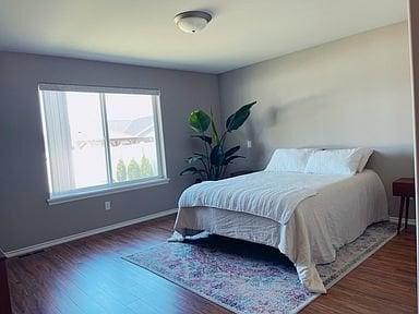 Foto del edificio - 5909 Crestfields Rd