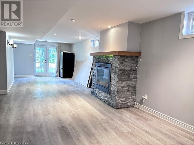 Building Photo - 60 Sandsprings Crescent