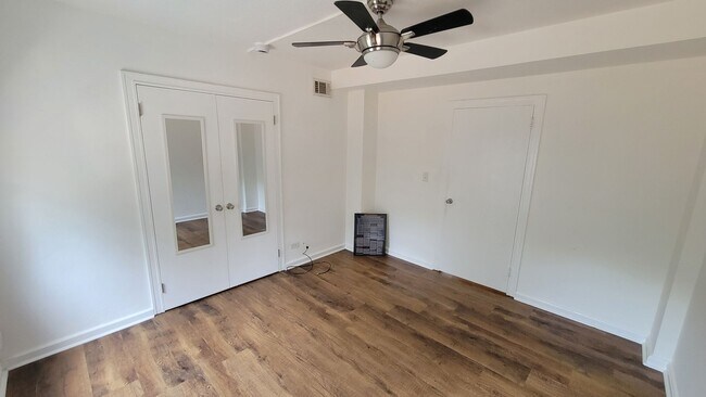 Foto del edificio - 2 Bed, 1 Bath Condo in Downtown Greenville...