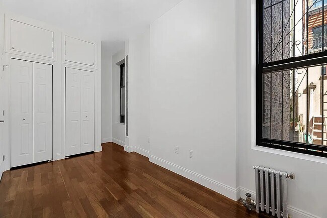 Building Photo - 167 Waverly Avenue