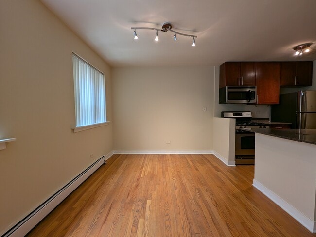 Building Photo - 625 W Wrightwood Ave