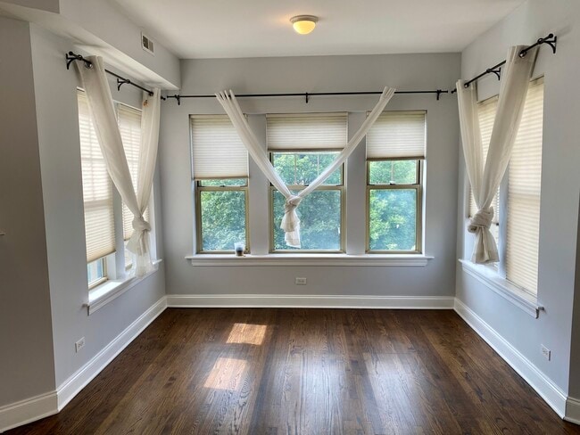 Foto del edificio - 814 W Sunnyside Ave