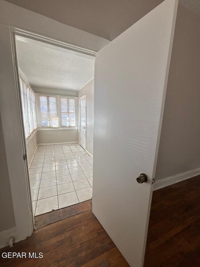 Foto del edificio - 1114 N El Paso St