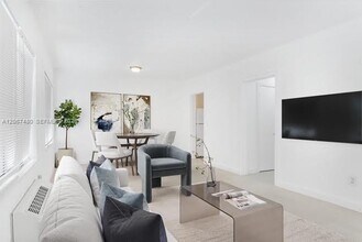 Building Photo - 974 Biarritz Dr