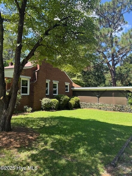 Building Photo - 1203 N Poplar St
