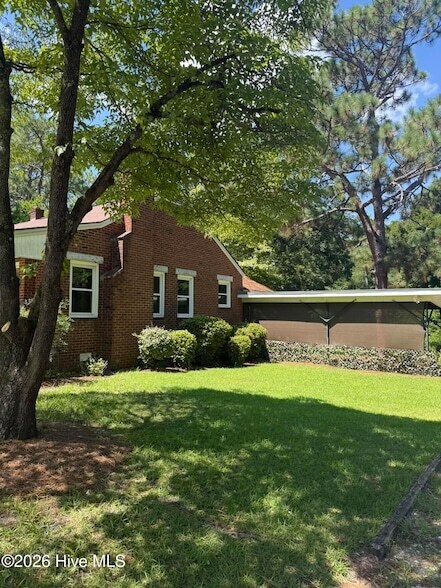 Foto del edificio - 1203 N Poplar St