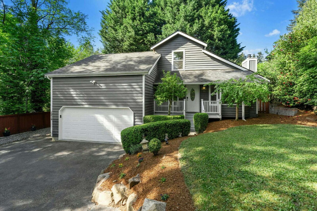 Private Kenmore Retreat | 4 Bed | 2 Bath | Beautifully Updated | Landscaping Included- Available ... - Private Kenmore Retreat | 4 Bed | 2 Bath | Beautifully Updated | Landscaping Included- Available ...